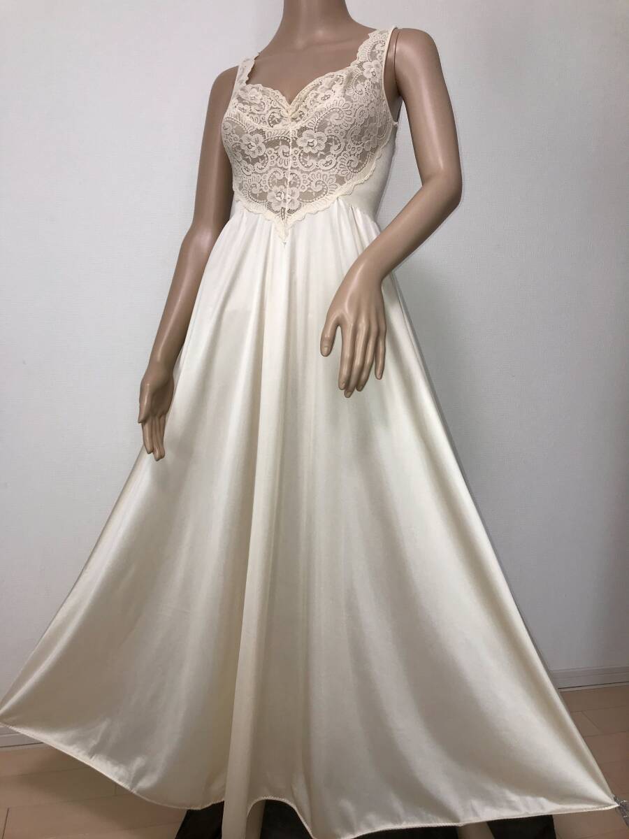 ♪◇US OLGA製・オルガ#9290・BodySilk・光沢・シルキーなロングガウン・セレブネグリジェ・Ｍサイズ・高級ドレスガウン_画像3