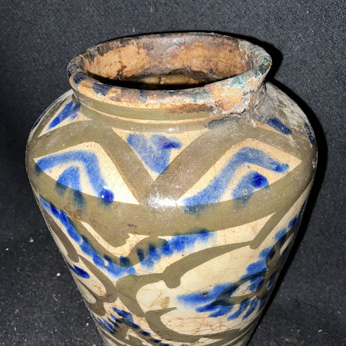 ペルシャ陶器 イスラム陶器 18世紀 飾り壷 花瓶 花入 中東アジア 染付 古陶磁 ペルシャ彩壺 イラン ペルシア 瑠璃彩文壷 _画像10