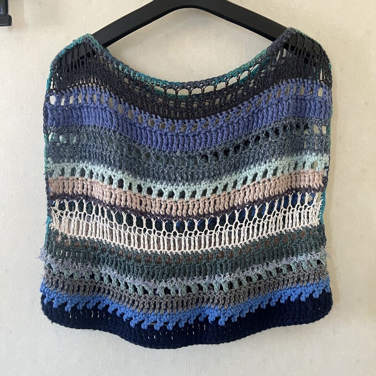 ハンドメイド 手編みベスト クロップド丈 透かし編み ショートベスト トップス_画像2