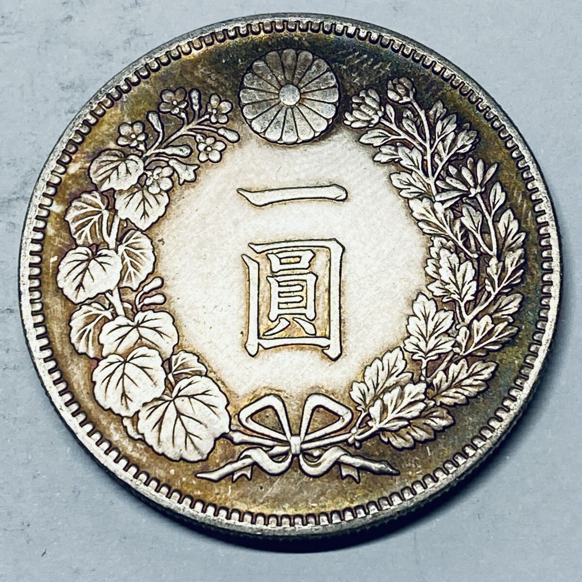 一圓銀貨 日本古銭 明治十九年 一円銀貨 一圓 銀貨 硬貨 貿易銀 菊紋 古銭 貨幣 コレクション 重さ:26.3g_画像2