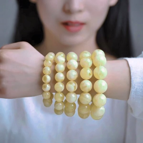 [釈迦力] AVALO Ψ3581 20250906-19.1 美しい百花蜜蝋（ひゃっかみつろう）の腕輪 12MM 16珠_画像1
