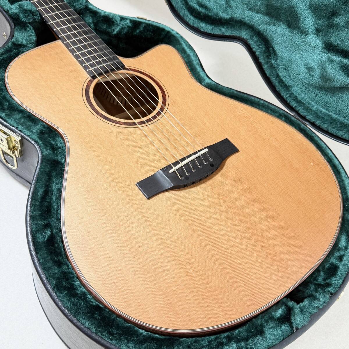 美品 Morris アコースティックギター S-92Ⅲ 日本製 単板 ハードケース 付属品付 モーリス_画像5