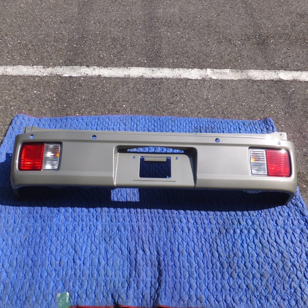 岐阜発 新車外し★日産 NISSAN 純正 クリッパー GX リアバンパー 71811-50T0 グレー系　テールライト 付　スズキ エブリィ OEM★_画像1