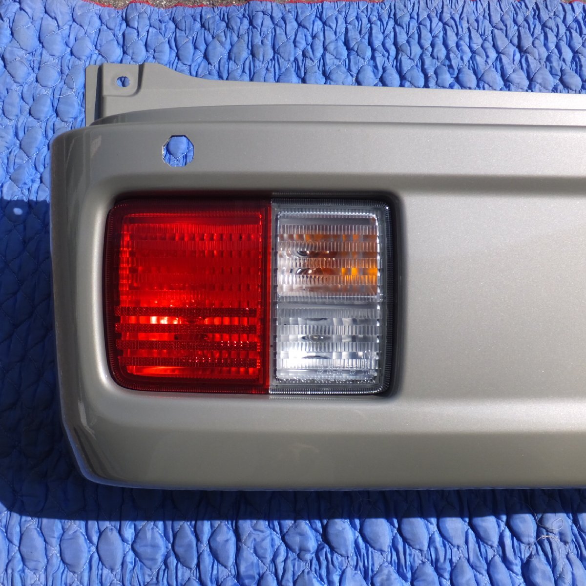 岐阜発 新車外し★日産 NISSAN 純正 クリッパー GX リアバンパー 71811-50T0 グレー系　テールライト 付　スズキ エブリィ OEM★_画像2