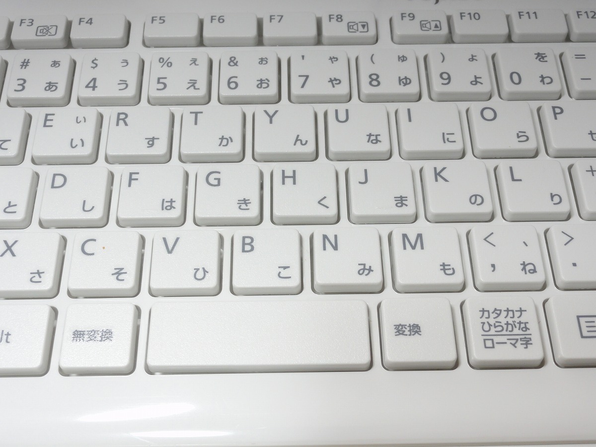 ★ほぼ未使用★FUJITSU 富士通 ワイヤレスキーボード SK-9063 CP740101-01 WL-KB(W) 送料無料 _画像3