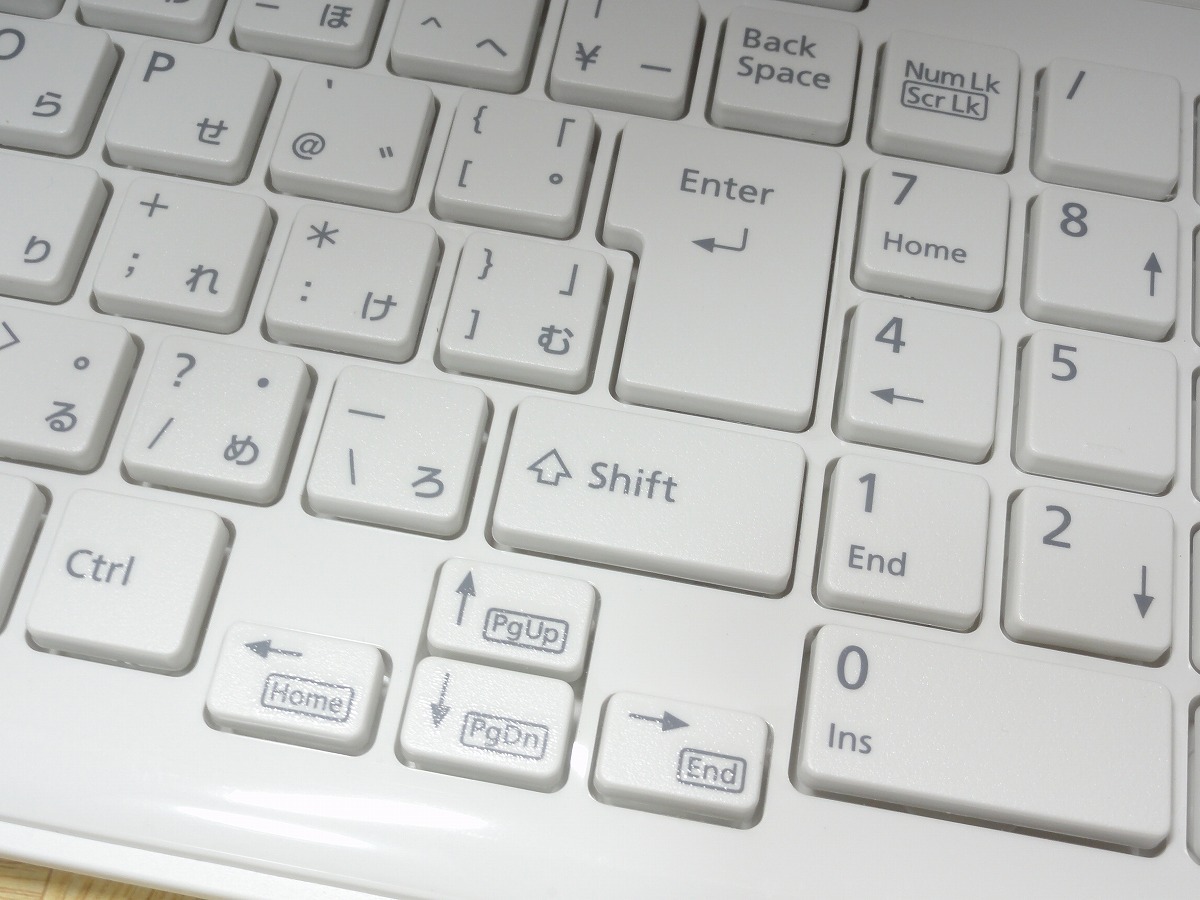 ★ほぼ未使用★FUJITSU 富士通 ワイヤレスキーボード SK-9063 CP740101-01 WL-KB(W) 送料無料 _画像4