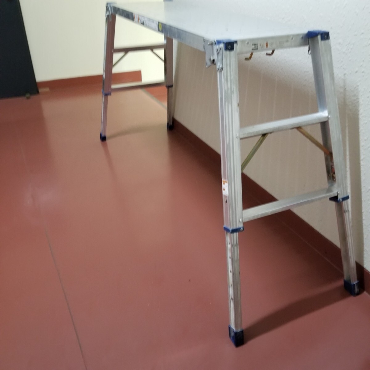 新品参考価格71,500円ピカコーポレイション DWJ-96 可搬式作業台DWJ型 高さ62~96cm　中古品_画像2