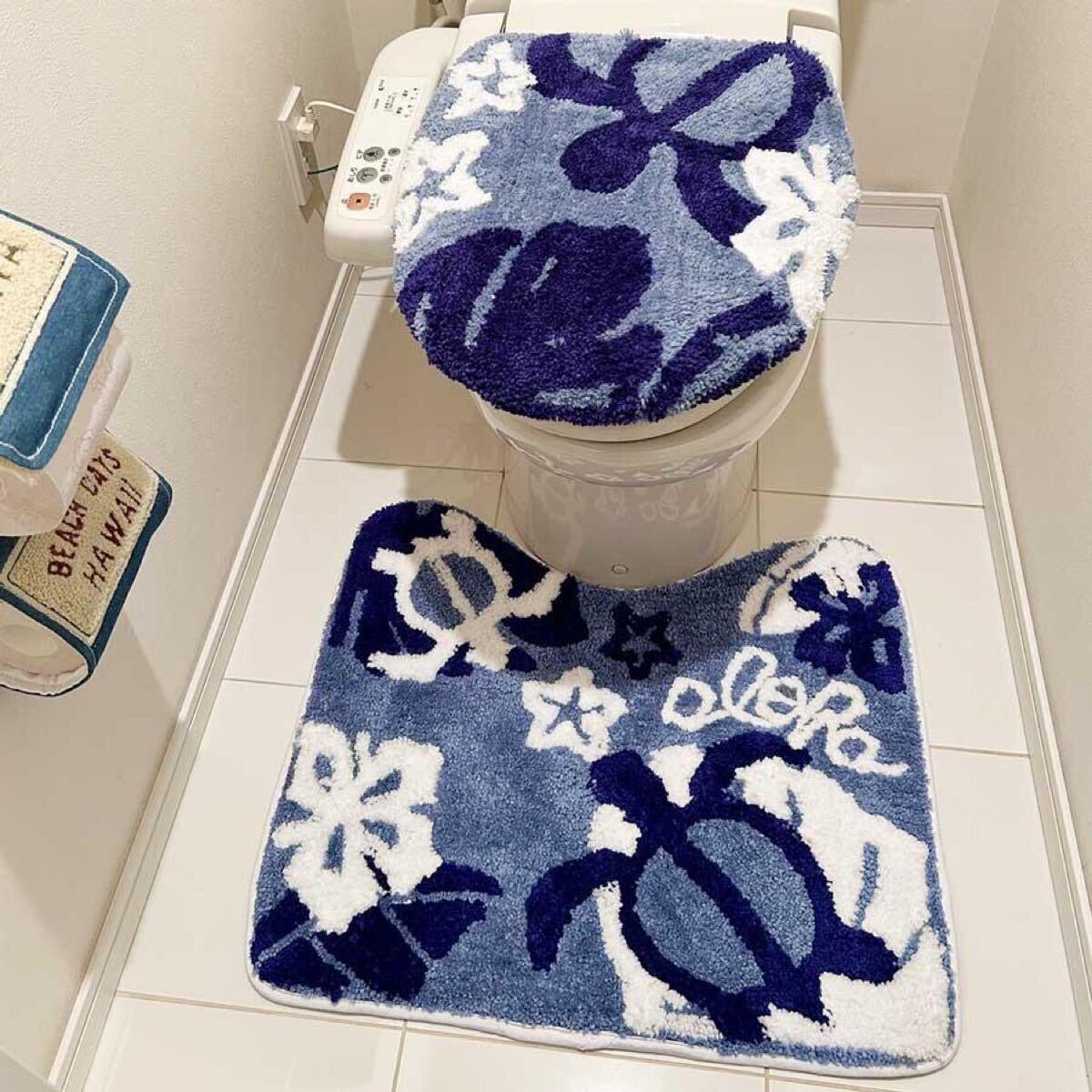 特価★新品★タグ付き♪ トイレカバー 2点 セット アロハ ハワイアントイレセットブルー_画像1