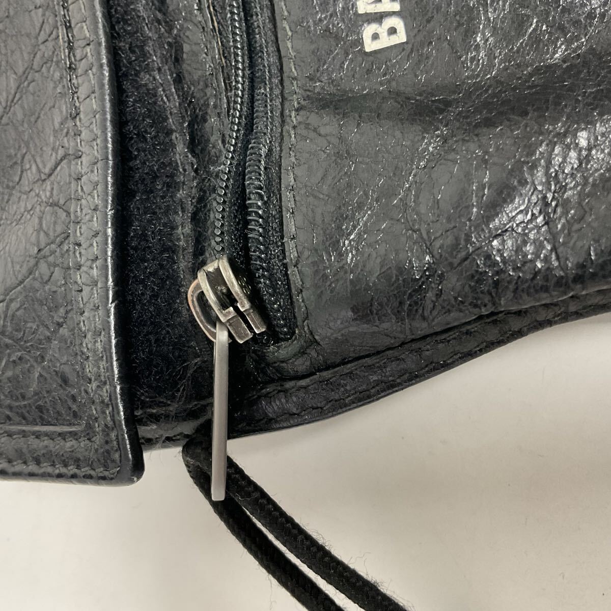 営KZ884-60◆ BALENCIAGA バレンシアガ エクスプローラー ブラック レザーミニショルダーバッグ 532298-1000 Y528147 _画像3
