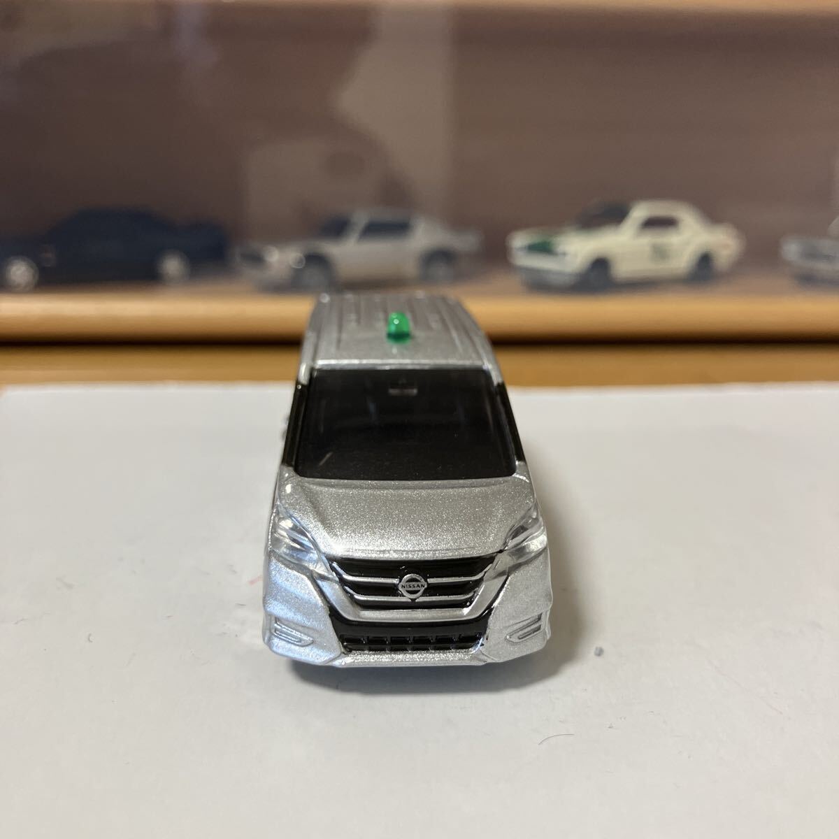 @@USED@@ Tomica Shinkansen перевозка трейлер / Nissan Serena .. машина ( одиночный товар )