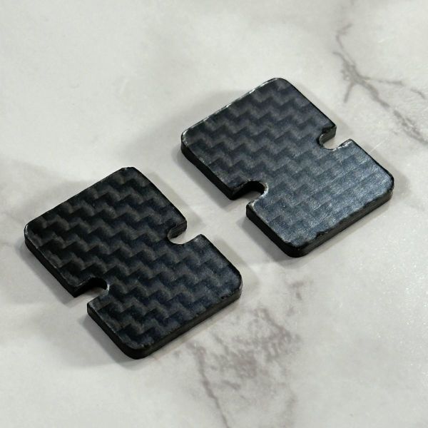 カートリッジスペーサー ドライカーボン製 2.0mm 2枚 特注品 SHURE M97 DENON DL103 AT33 Ortfon Kontrapunkt DECCA MC20/30 U684_画像1