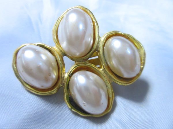 CHANEL シャネル 4P フェイクパール イヤリング バブル期 大ぶり ヴィンテージ 93P 幅 4cm ゴールドカラー 1563_画像3