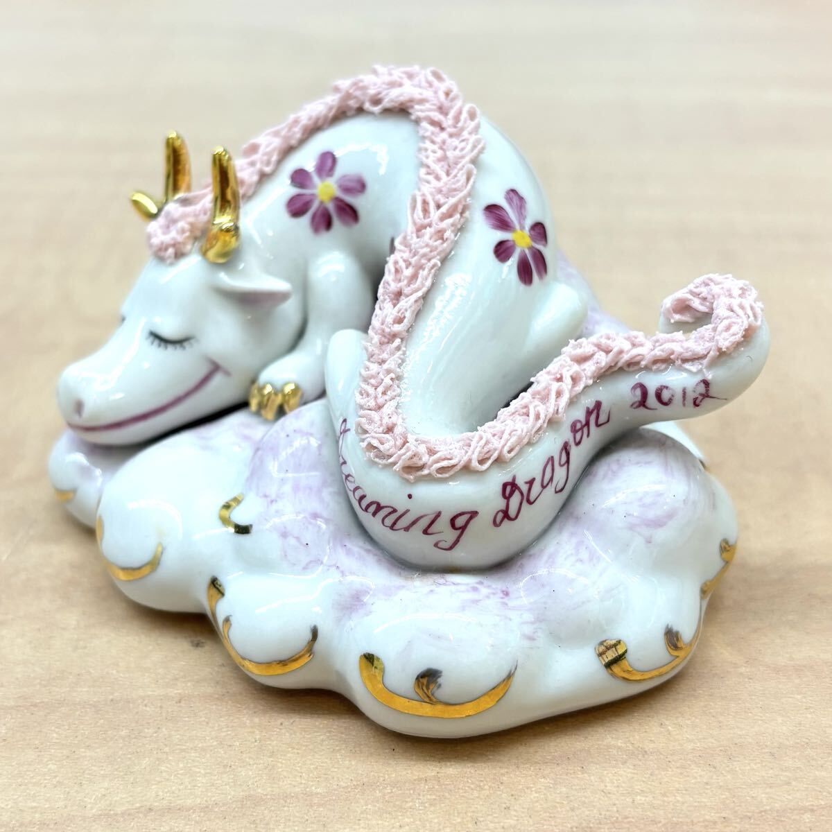 ◎美品　◆アイリッシュドレスデン◆ドリーミングドラゴン 2012年／フィギュリン／置物 ／Irish Dresden／龍 辰年_画像2