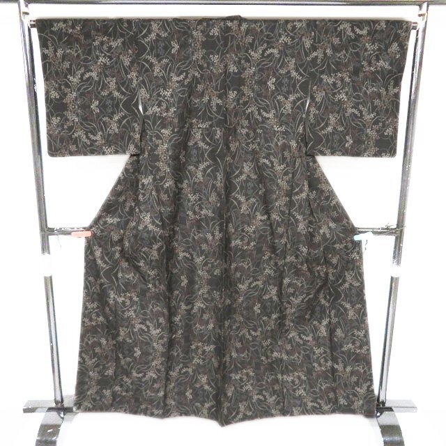 大島紬 着物 中古 正絹 袷 カジュアル 花模様 黒茶色 多色 身丈160cm 裄66cm M きもの北條 A1282-6_画像2