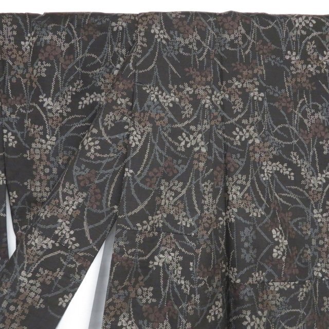 大島紬 着物 中古 正絹 袷 カジュアル 花模様 黒茶色 多色 身丈160cm 裄66cm M きもの北條 A1282-6_画像5