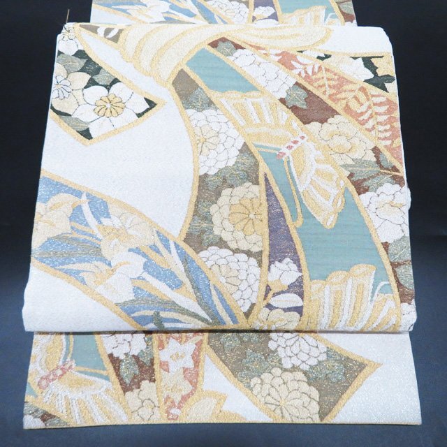 ★きもの北條★ 明綴れ　束ね熨斗に花と蝶の図　箔糸　銀通し　六通　仕立て上がり　中古　正絹　袋帯　T807-17_画像1