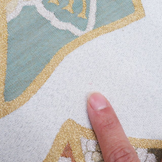 ★きもの北條★ 明綴れ　束ね熨斗に花と蝶の図　箔糸　銀通し　六通　仕立て上がり　中古　正絹　袋帯　T807-17_画像9