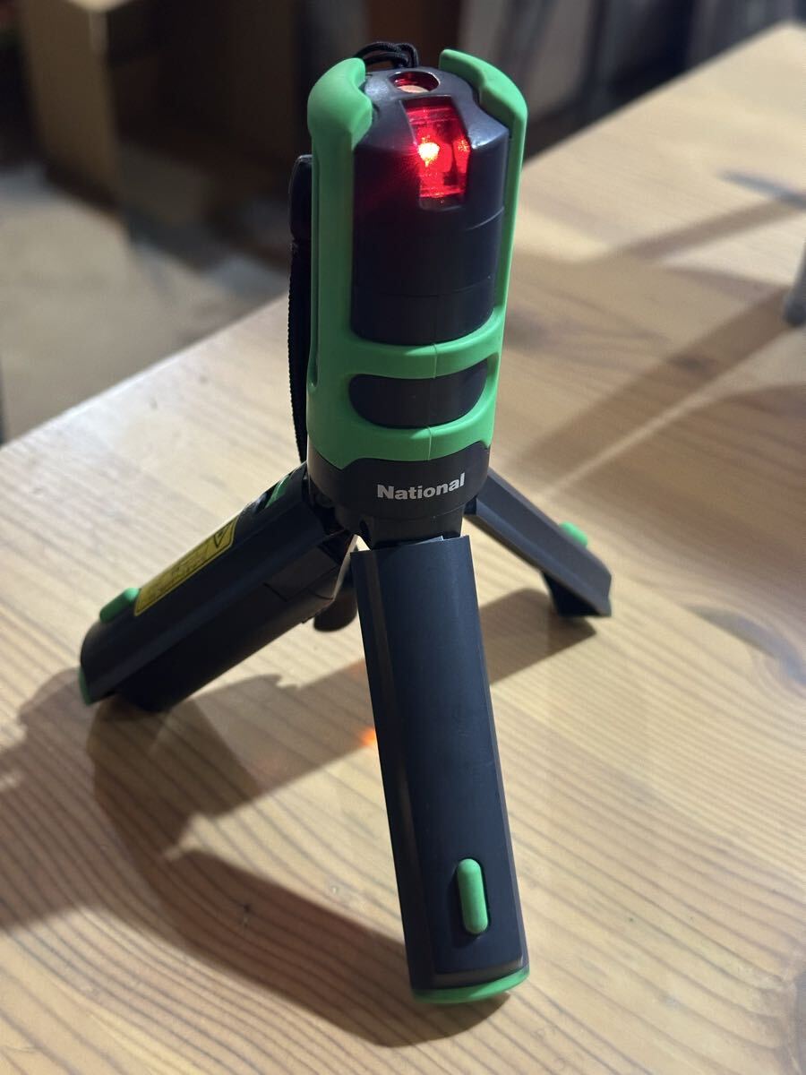 【現状品・収納ケース付】Panasonic 墨出し名人 BTL1100G グリーン 赤レーザー 壁一文字タイプ レーザーマーカー 携帯型 中古 パナソニック_画像1