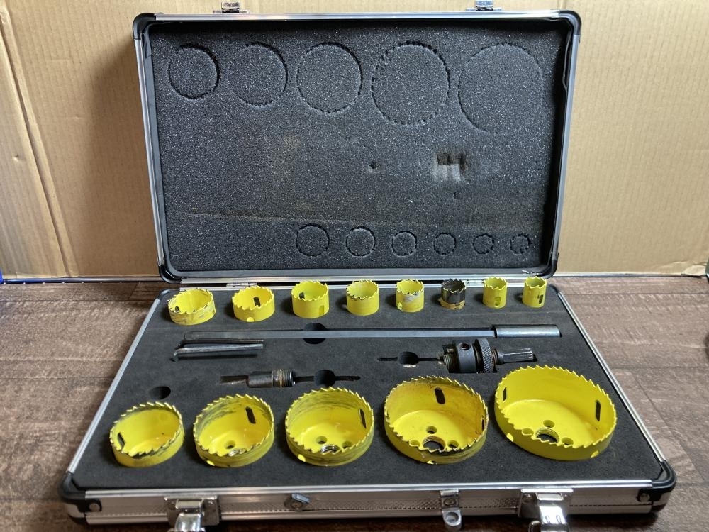 020♪おすすめ品・即決価格♪メーカー不明 ホルソーセット 型式不明　現状品_画像1