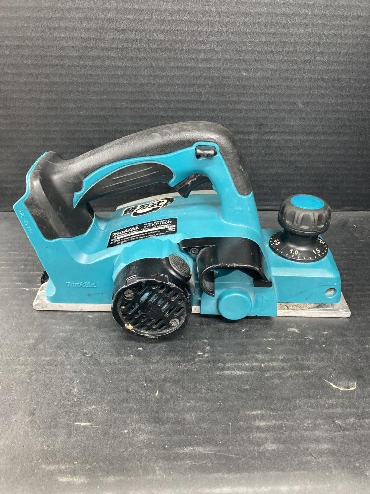 006□おすすめ品□マキタ 82mm充電式カンナ KP180D_画像3