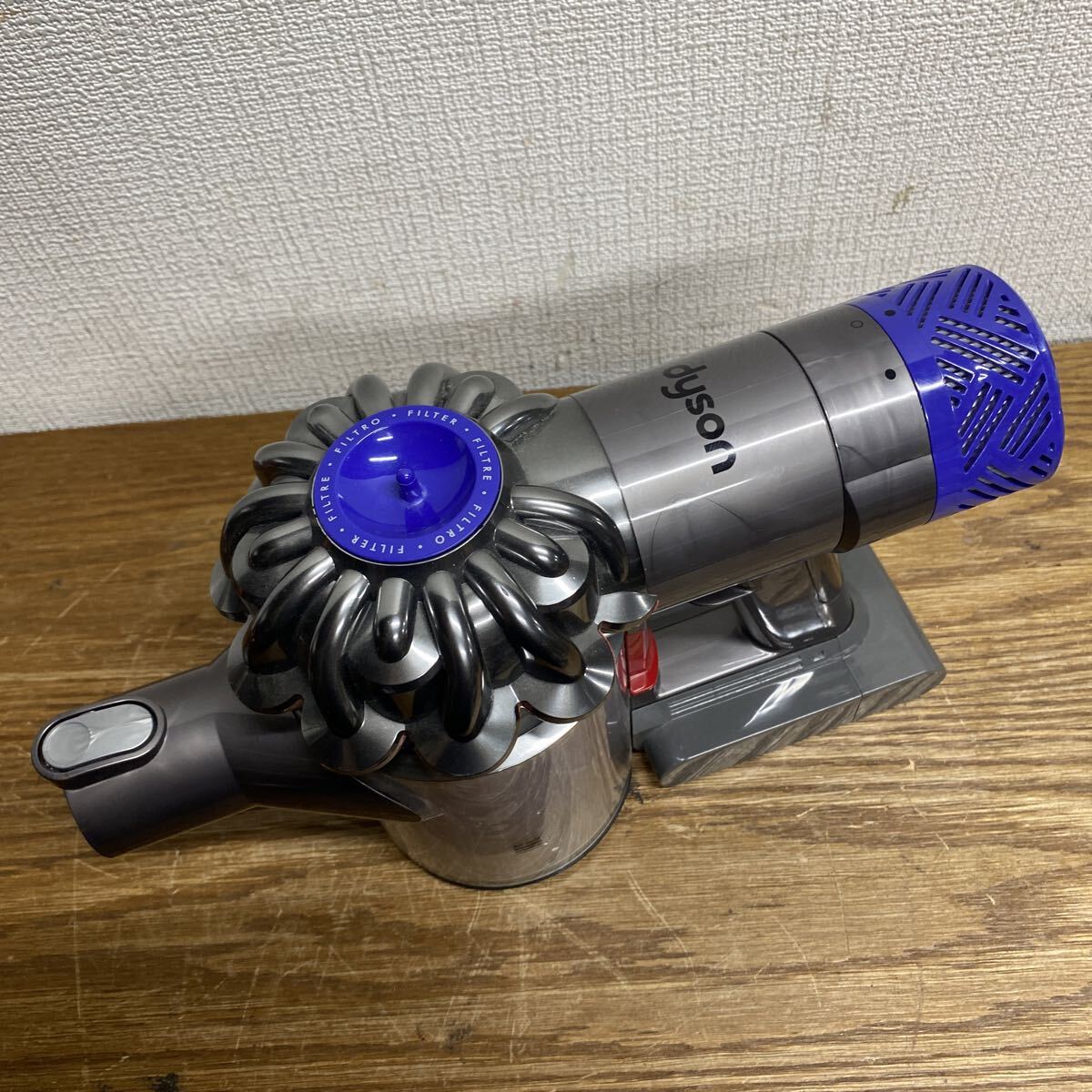 UTM338 dyson V6 コードレスクリーナー ハンディクリーナー 掃除機 ダイソン 現状品_画像4