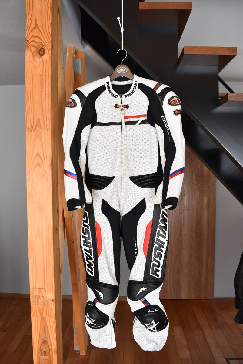 クシタニ　MFJ公認　レーシングスーツ　Lサイズ　転倒無し　使用少ない　未転倒　プロトコアレザー　ザイロン　KUSHITANI　革ツナギ_画像1