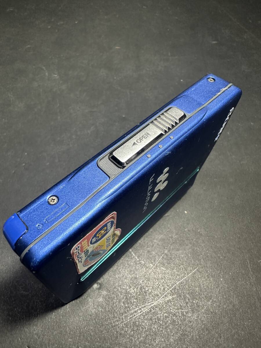 ★コレクター必見！！ 当時物 現状品 SONY WALKMAN WM-EX910 ソニー ウォークマン カセットプレーヤー ブルー ビンテージ 音響機器 KZ807_画像3