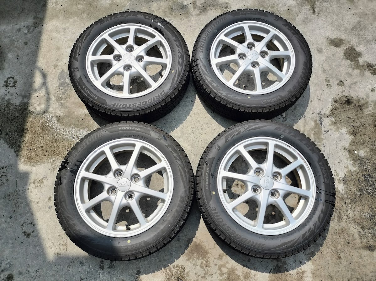イボ付き超バリ山　0.5シーズンのみ使用！2024年製 ブリザックVRX2 155/65R14 ダイハツ純正アルミ４本セット_画像1