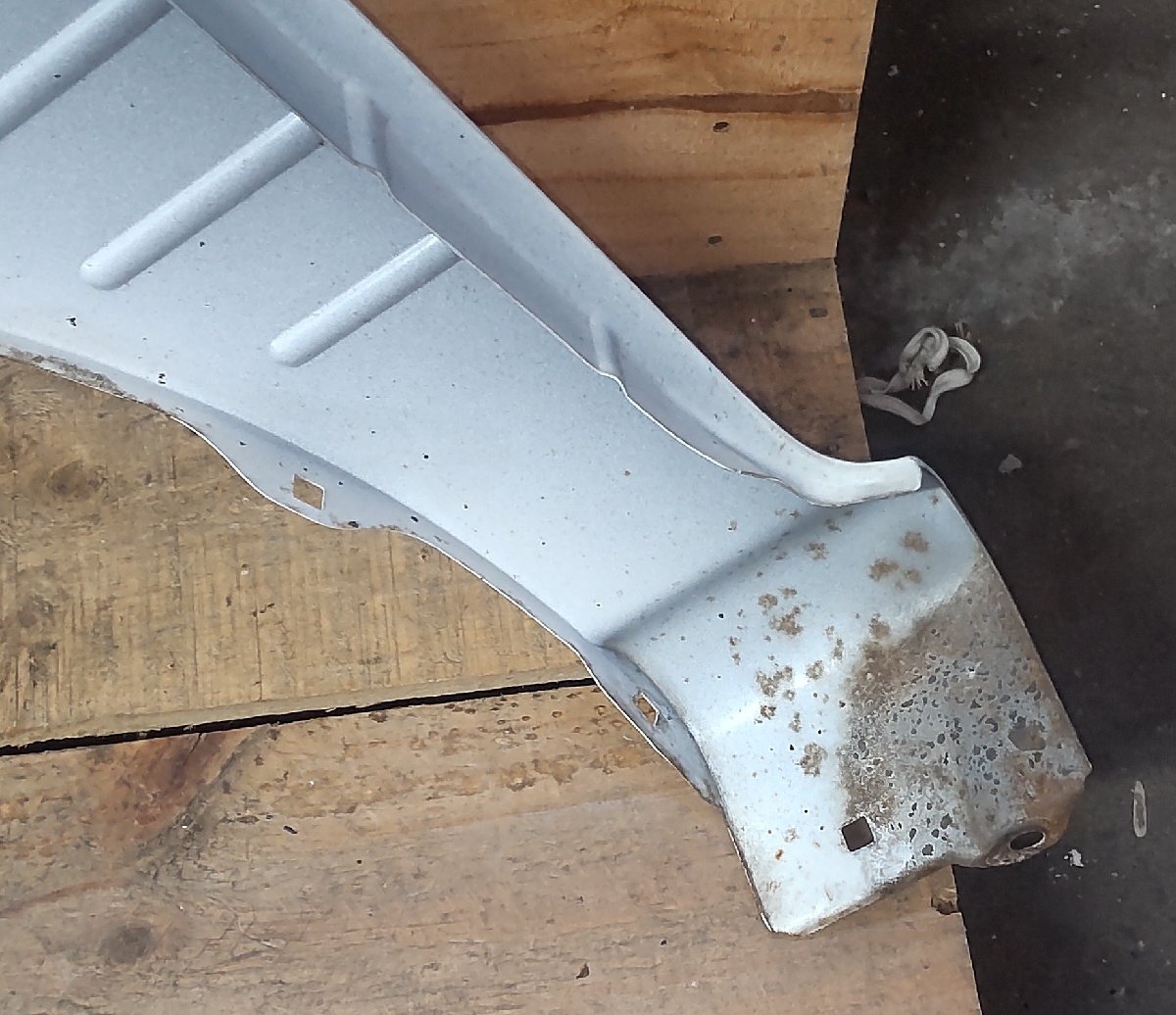 右 フェンダー ダイハツ ムーブ CL L600S H9/4 W09 ホワイト 53811-87246-000 中古 16001187_画像6