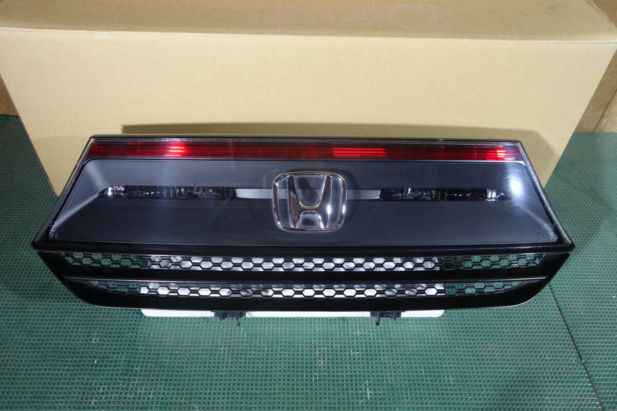 20978　良品　JW5　S660　純正 リアガーニッシュ (リアフィニッシャーパネル) 33700-TDJ-J02_画像1