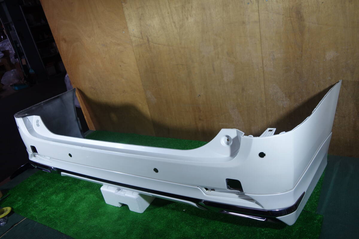 21233　30 アルファード X/G　ヴェルファイア V/X リアバンパー ＋ モデリスタ 070 パール 要補修 52159-58160_画像2