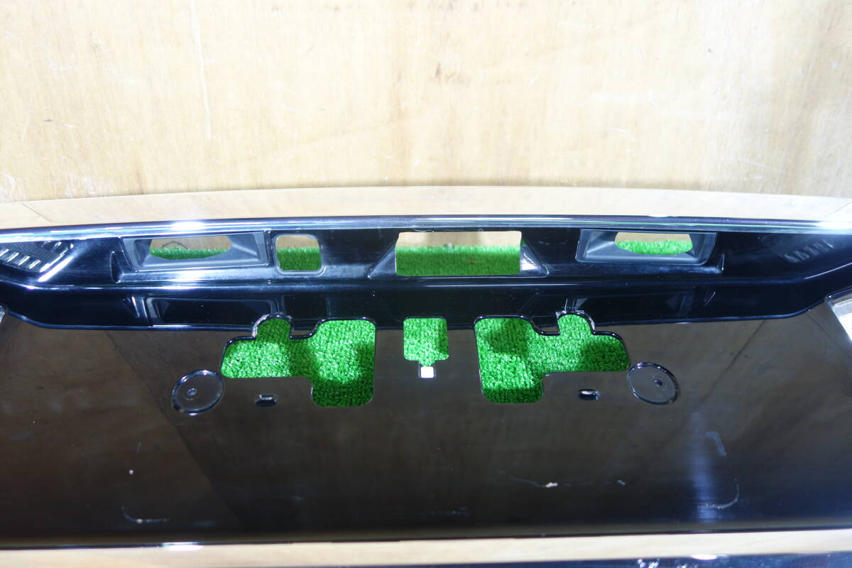 21205　軽傷 20 後期 アルファード / ヴェルファイア 純正 リアガーニッシュ 黒　76801-58110_画像5