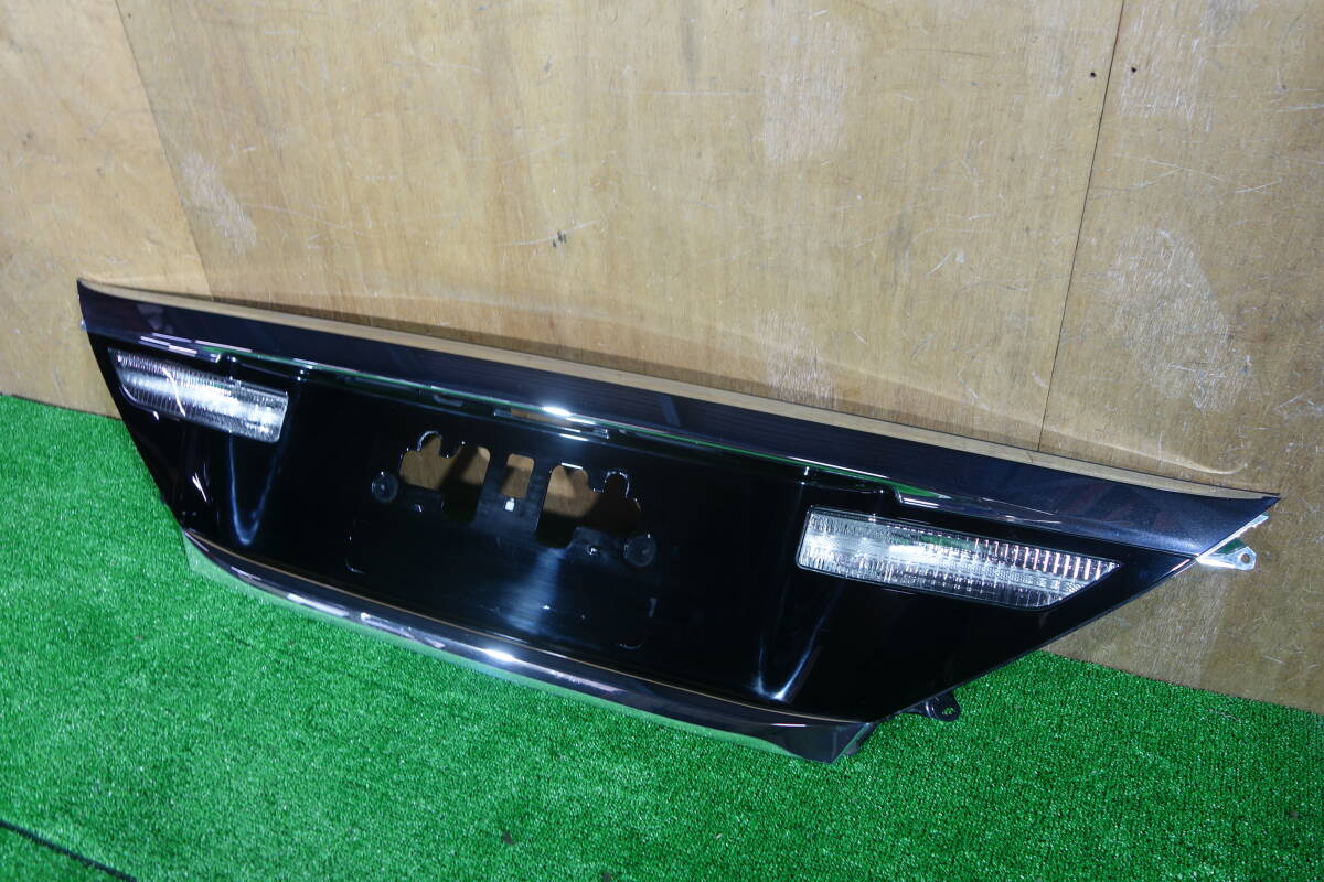 21205　軽傷 20 後期 アルファード / ヴェルファイア 純正 リアガーニッシュ 黒　76801-58110_画像2