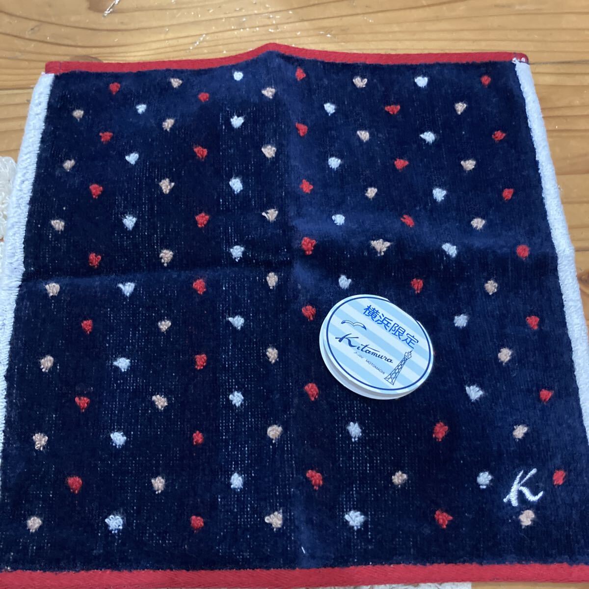 新品即決送料無料♪Kitamura キタムラ　横浜限定　大判ハンカチ＆タオルハンカチセット　_画像2
