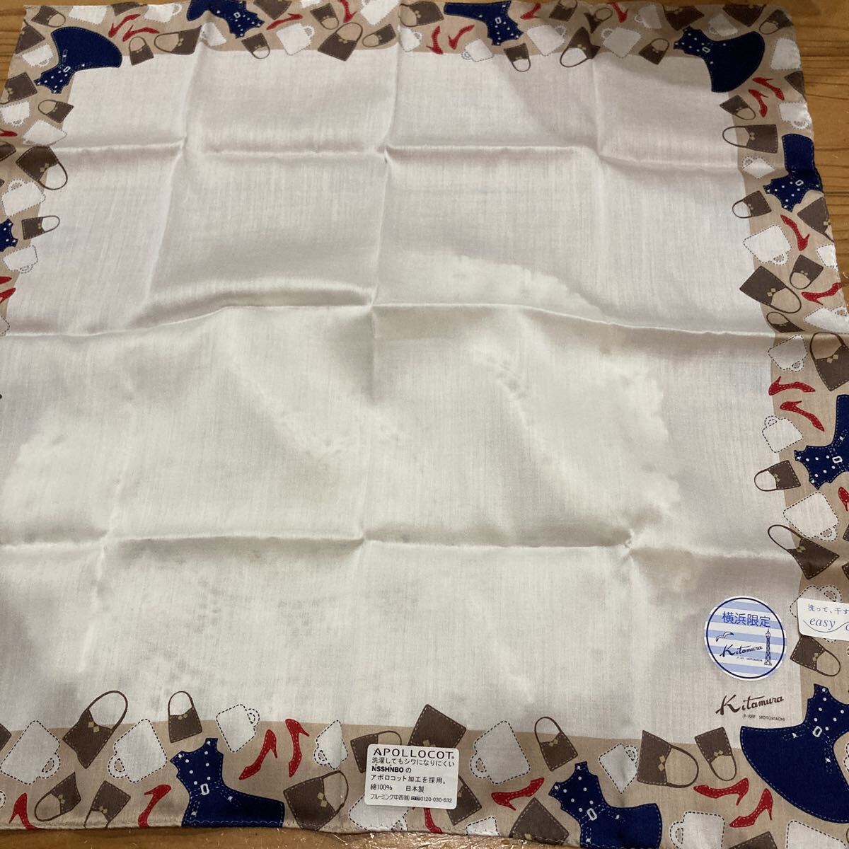 新品即決送料無料♪Kitamura キタムラ　横浜限定　大判ハンカチ＆タオルハンカチセット　_画像6