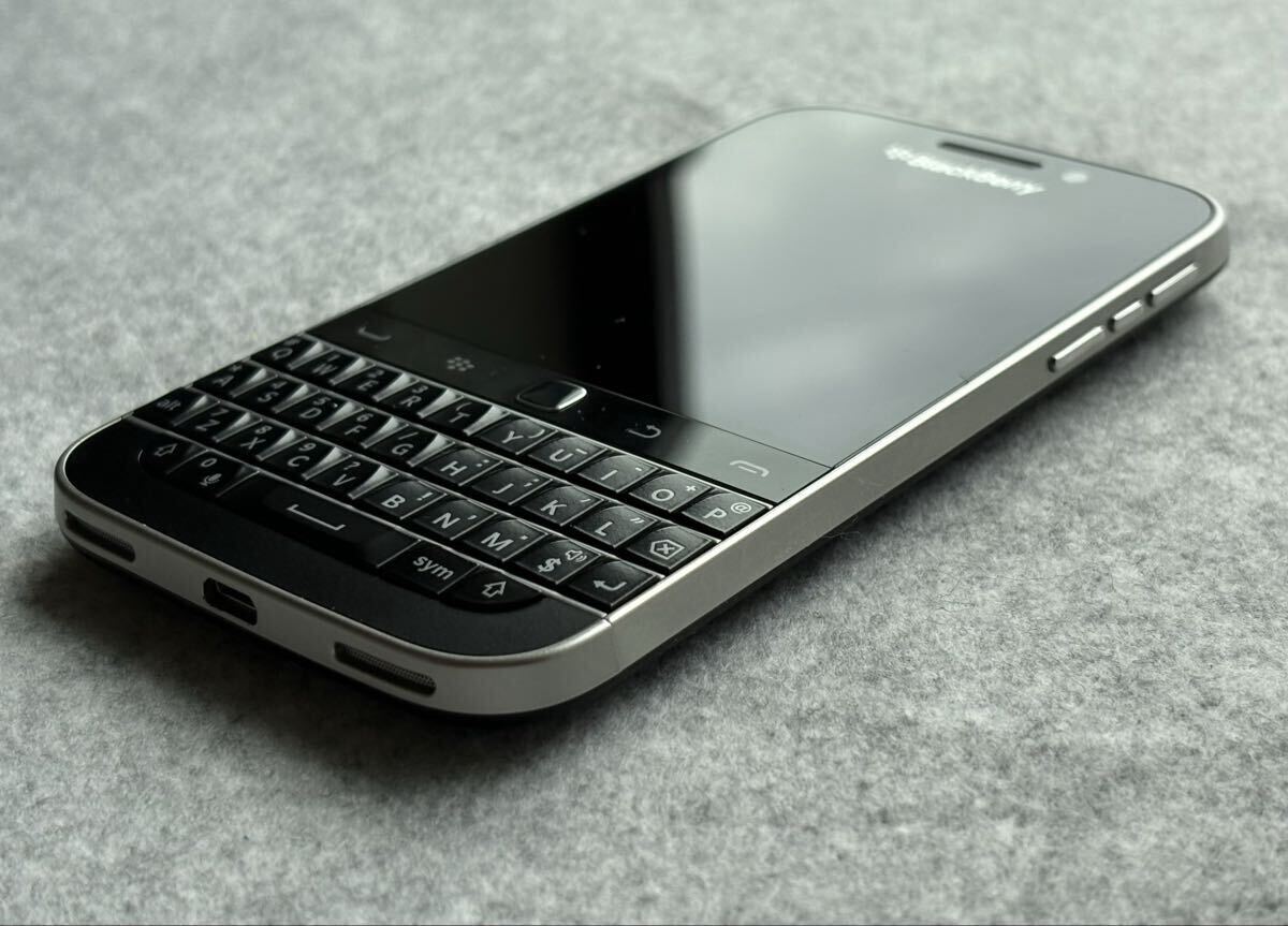 BlackBerry classic SQC100-1 Black