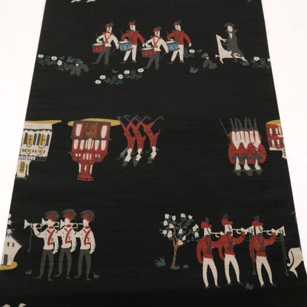 【京袋帯】　新品　『撫松庵』　京袋帯　リバーシブル　音楽隊　黒×赤　化繊着物　NB1-12_画像5