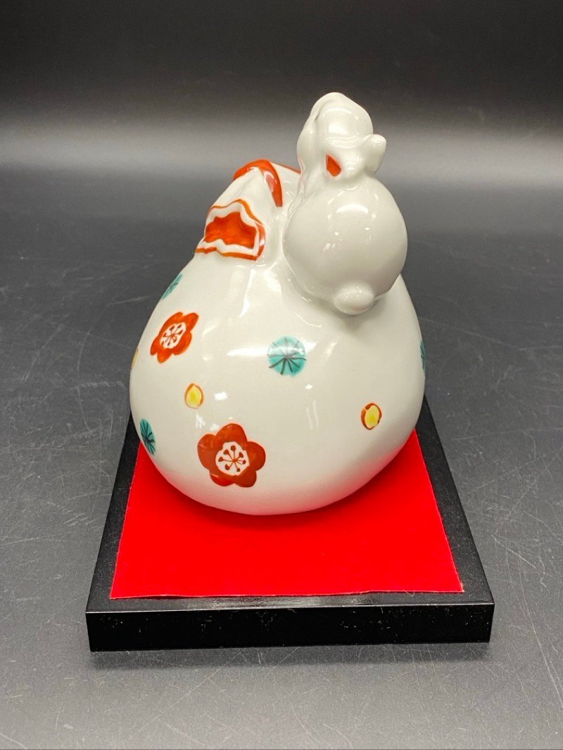 石川県 伝統工芸 九谷焼 陶香 干支 置物 卯 4号宝袋卯 花文 縁起物 癸卯 インテリア ディスプレイ 兎 KUTANI ☆ちょこオク☆80_画像5