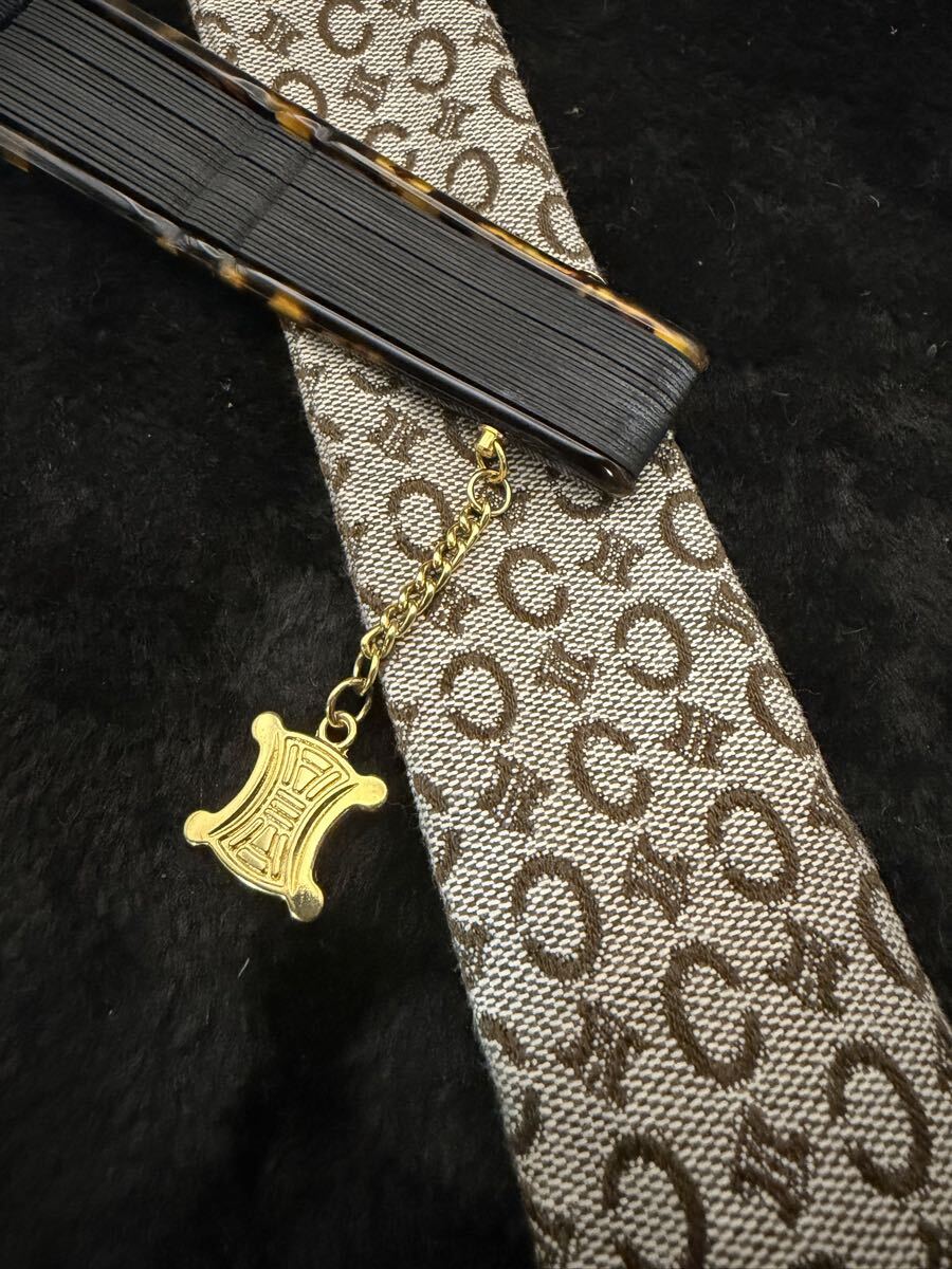 D1121 セリーヌ扇子 黒柄入り_画像6