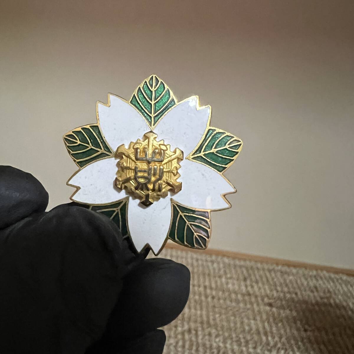 1015　勲章　バッチ　功績章　消防　菊紋　襟章　など　まとめ　現状ジャンク_画像2