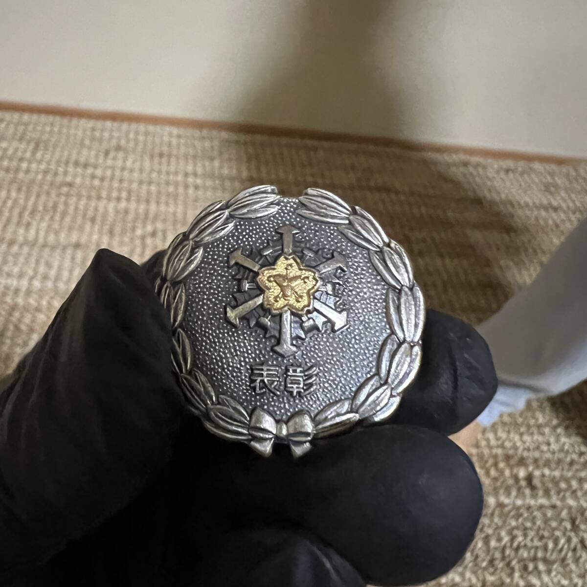 1015　勲章　バッチ　功績章　消防　菊紋　襟章　など　まとめ　現状ジャンク_画像8