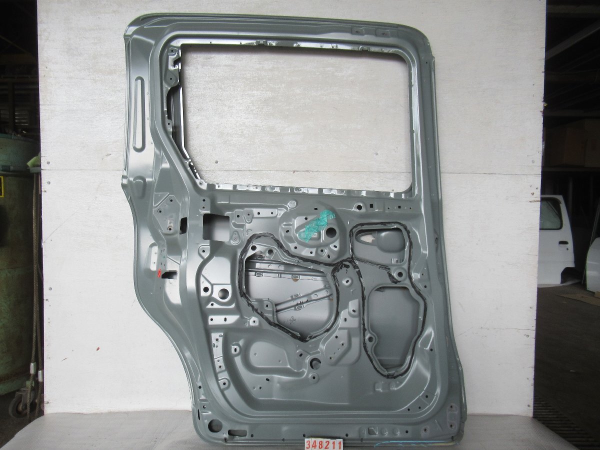 K.348211◇MXPC10G/MXPL10G シエンタ 純正 左スライドドア/左リアドア 67004-52570◇2F-11下_画像3