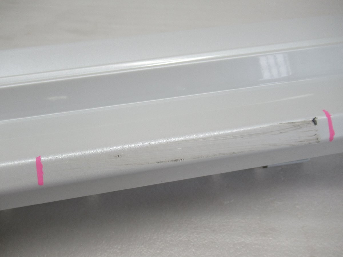 K.116723◇NRE210/NRE212H/ZWE211/ZWE214【089】カローラ ツーリング 純正 左サイドステップ/左サイドスカート 75860-12100◇1K-5上_画像3