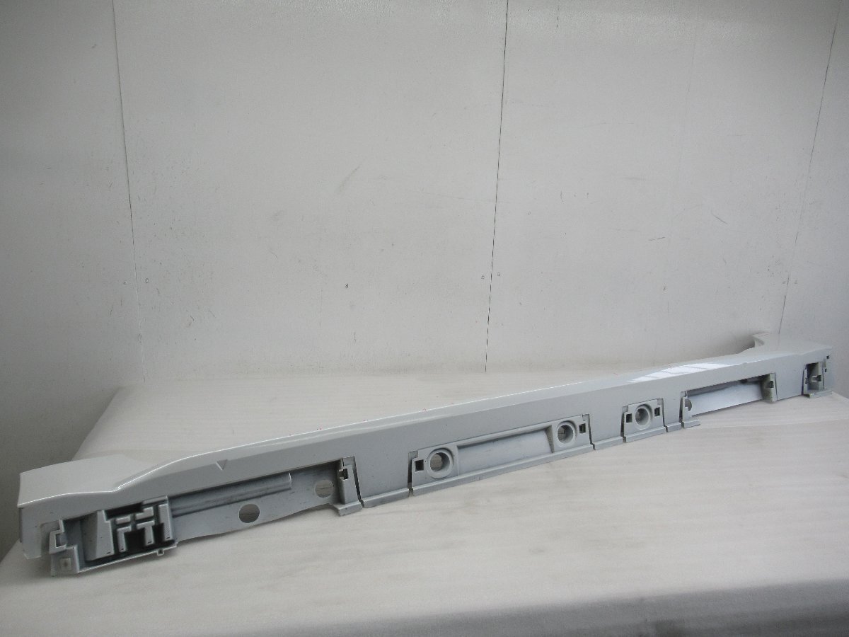 K.116723◇NRE210/NRE212H/ZWE211/ZWE214【089】カローラ ツーリング 純正 左サイドステップ/左サイドスカート 75860-12100◇1K-5上_画像7