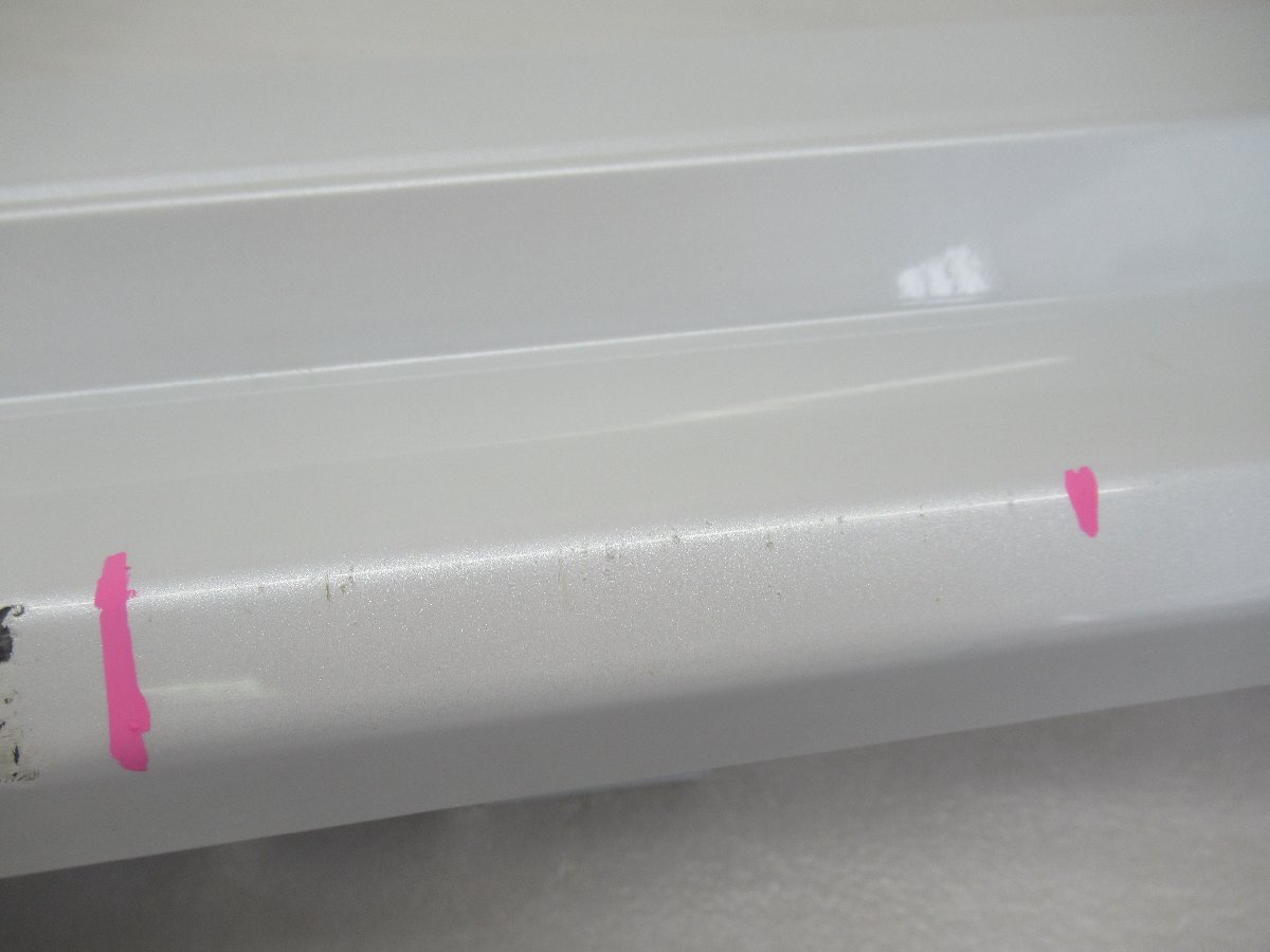 K.116723◇NRE210/NRE212H/ZWE211/ZWE214【089】カローラ ツーリング 純正 左サイドステップ/左サイドスカート 75860-12100◇1K-5上_画像4