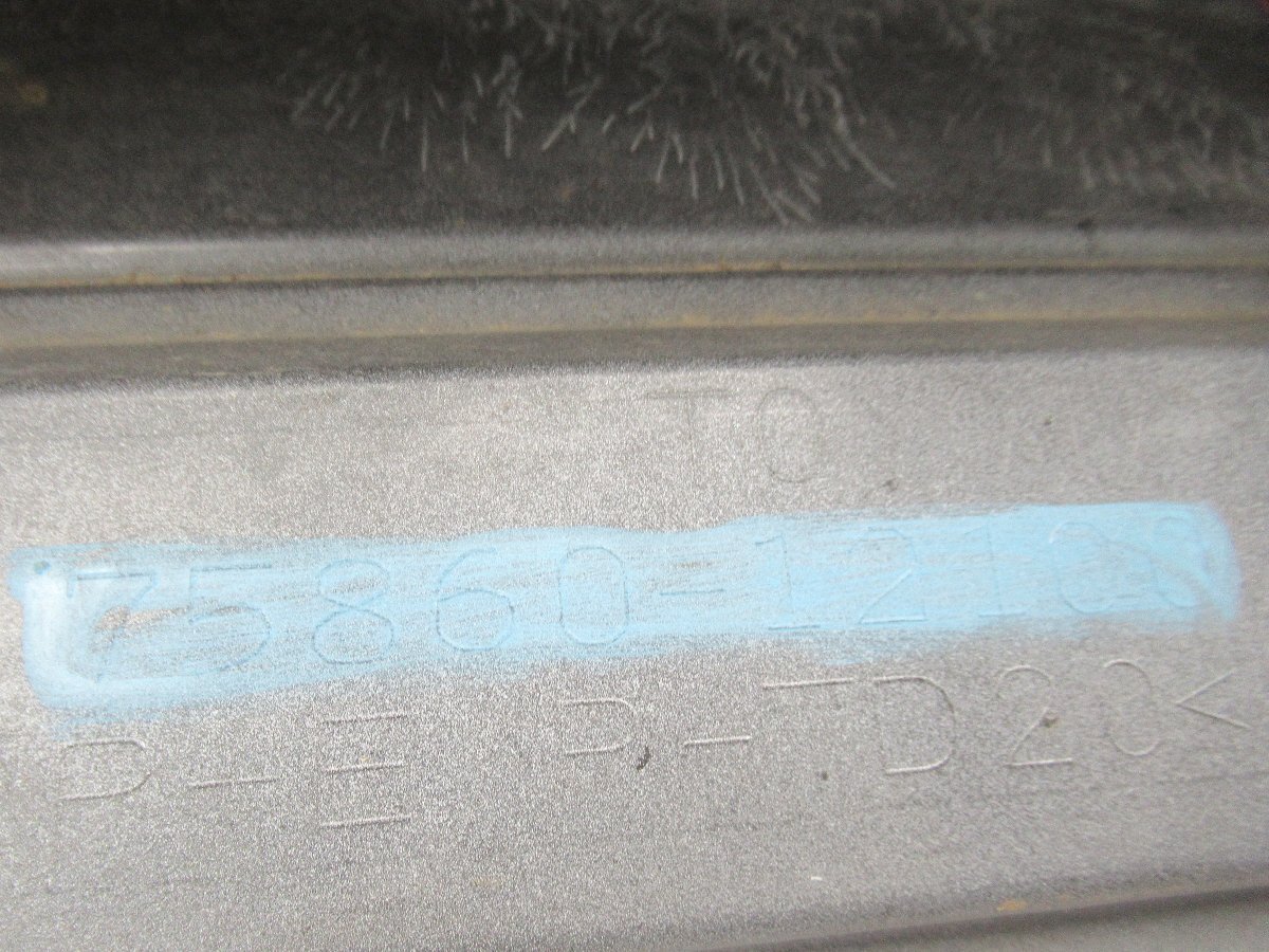 K.116723◇NRE210/NRE212H/ZWE211/ZWE214【089】カローラ ツーリング 純正 左サイドステップ/左サイドスカート 75860-12100◇1K-5上_画像8