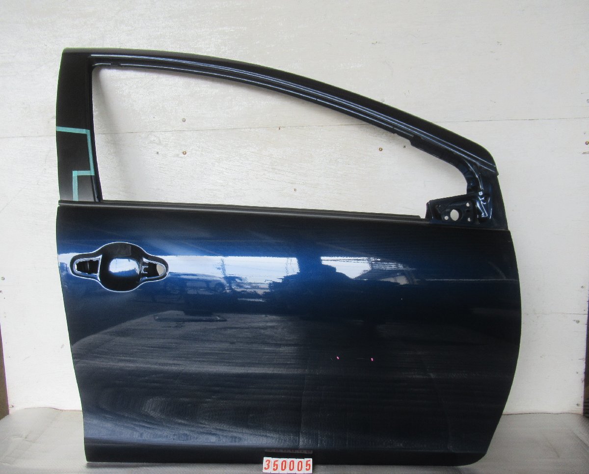 K.350005◇NHP10 アクア 純正 右フロントドア 67001-52591 ◇2F-4下_画像1