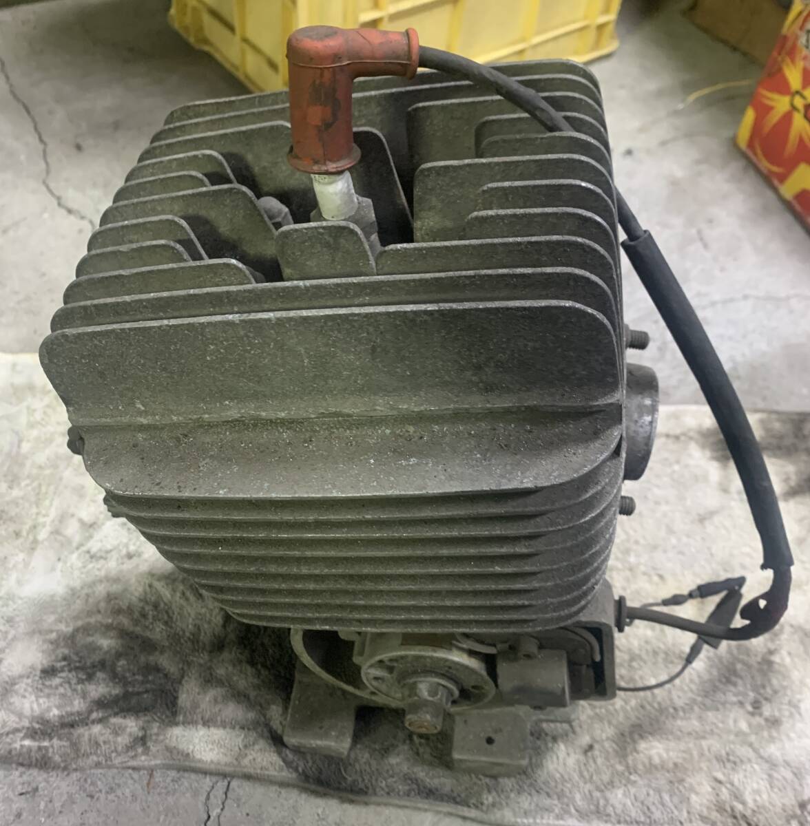 レーシングカートエンジン?確か１００CC?當(dāng)時(shí)物在庫(kù)品?クランキングします??！當(dāng)時(shí)実働、１５年室內(nèi)保管
