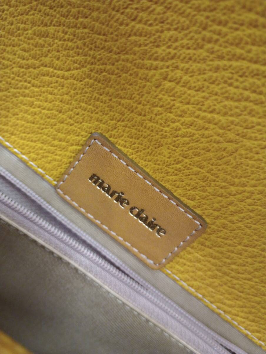 美品 marie claire マリクレール トートバッグ レザー ロゴ 肩掛け 自立 ゴールド金具 ロゴチャーム ビジネス A4サイズ バッグ_画像9