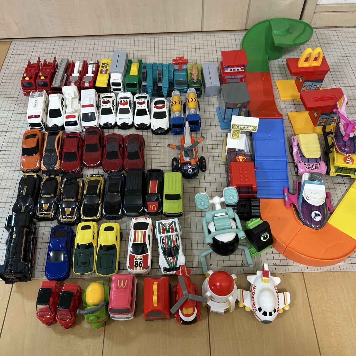 ハッピーセット トミカ ミニカー パトカー まとめ売り 50台ほど_画像1